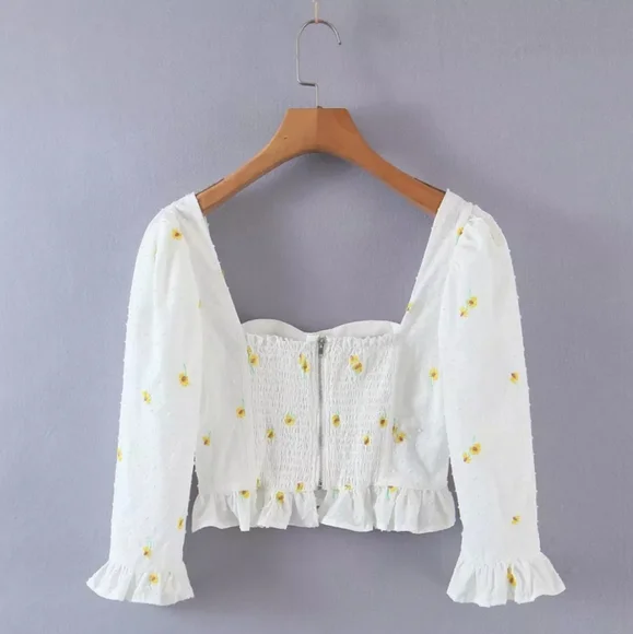 ❗SOLD OUT❗Daisy Embroidered Sweetheart Neck Corset Style Top - Picture 6 of 16